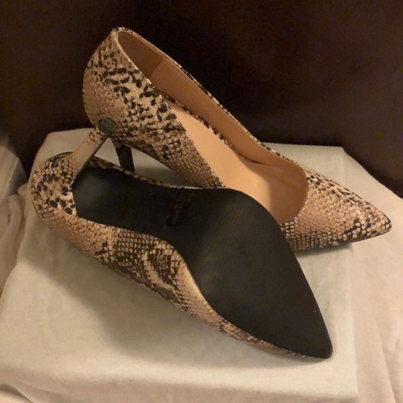 Charlotte Russe Size 8 Snake Skin Pumps - Picture 2 of 2